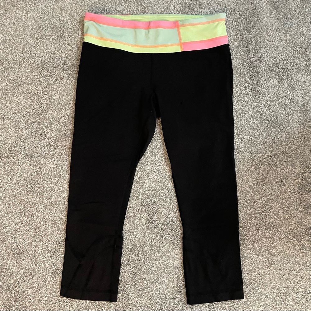 Lululemon Run Inspire Crop II Size 8 Black Quilt Spring Mesh Pocket Leggings